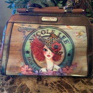 Stunning 3D Nicole lee purse little flaw